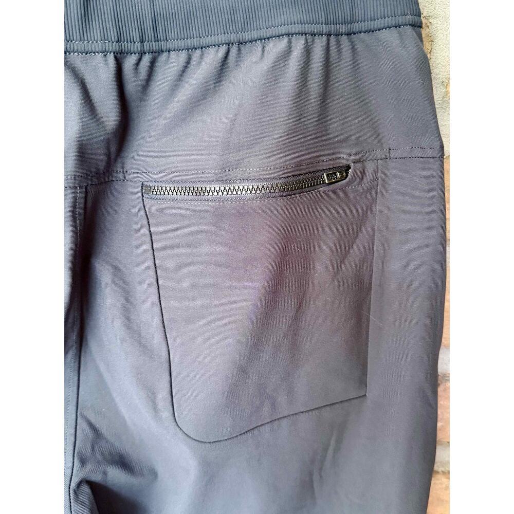 Lululemon Men's Black Stretch Performance Shorts Size Med - Picture 5 of 10